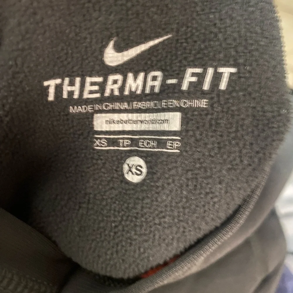 Nike Therma Fit XS gray Orange Logo Boys Hoodie Pull Over